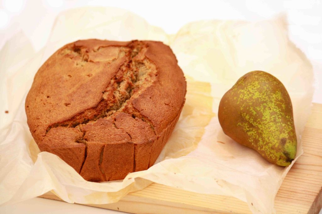 Bizcocho de pera y almendras sin azúcar añadido