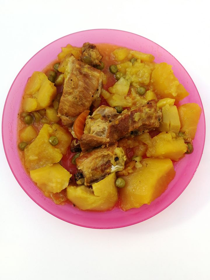 Patatas guisadas con costillas de cerdo