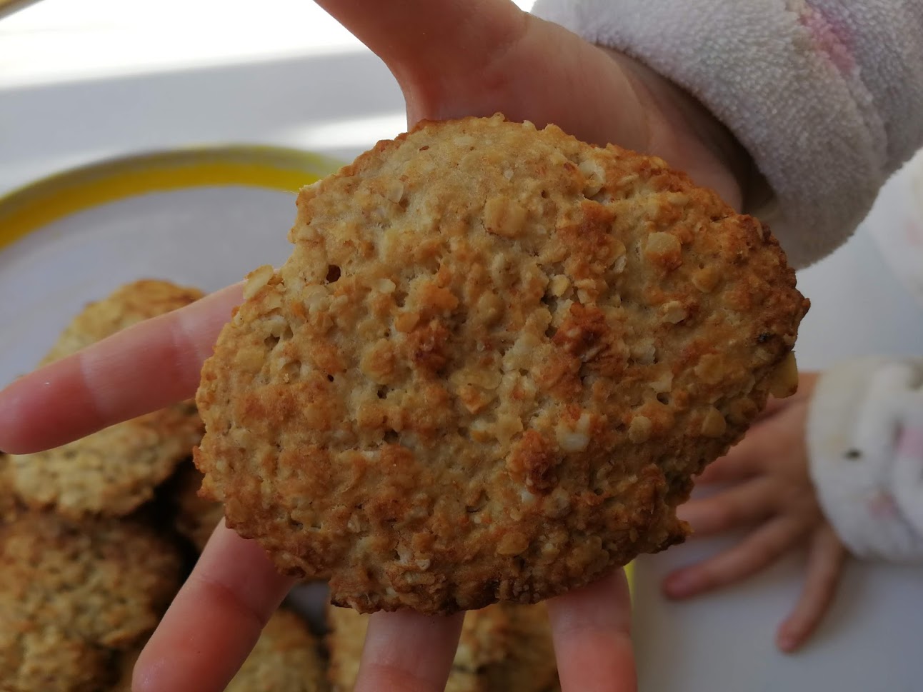 Galletas de avena y zumo de naranja