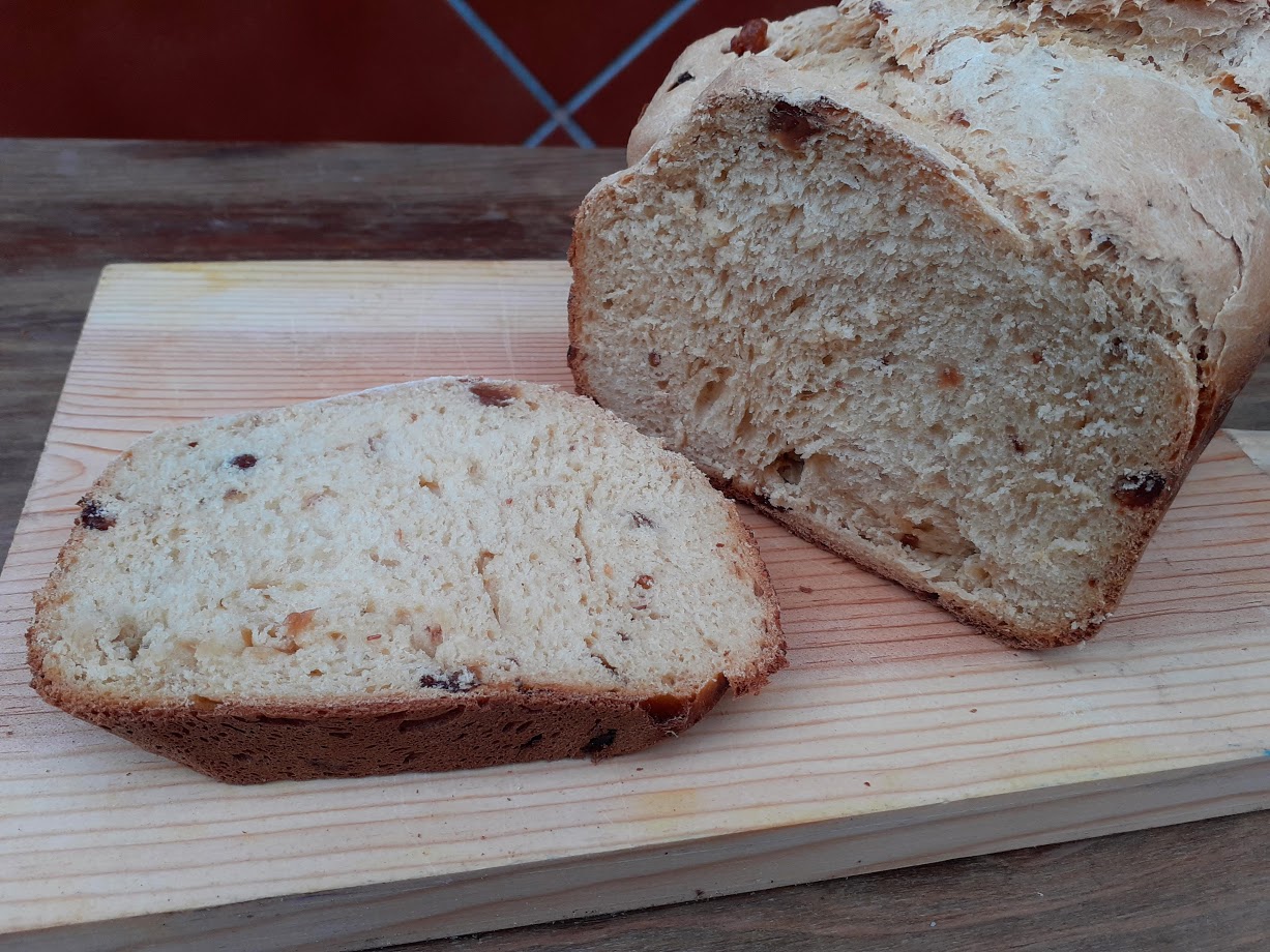 Pan de naranja y pasas en panificadora